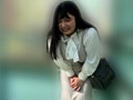 尾崎みのりちゃんとリモバイ散歩！街中で絶頂恥○プレイ サンプル画像4