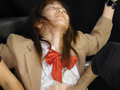 動く糸引き雌人形