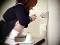 侵入女子校卒業式女子便所1