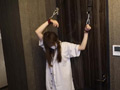 くすぐられフェチの大手美容部員を立ち拘束で脇くすぐり