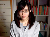 大人しい地味子に中出し17