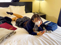 卒業記念に彼氏の家で中出しSEXをする爆乳美少女