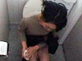 人妻熟女のしたたる淫蜜 トイレオナニー