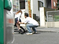 突然背後から指かんちょうして逃げる。