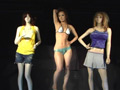 マネキンになった美女にいたずら