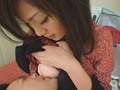 美人ママの柔らかい巨乳に包まれ授乳手コキ