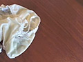 女性がオシッコを漏らしてしまった、どう慰めますか？