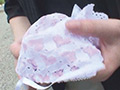 女性がオシッコを漏らしてしまった、どう慰めますか？