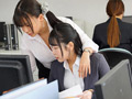 いつでもどこでも襲われるこっそりパイハラレズオフィス