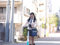 電動キックボードで帰宅する小生意気な巨乳女先輩