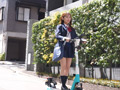 電動キックボードで帰宅する小生意気な巨乳女先輩