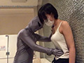 「私、腹パンチが性癖なんです！」の美女