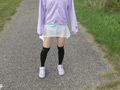 パンツが透けるスカートで散歩させて遊ばせました。