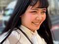 M男が街中で女性に声をかけてキスさせてもらう みのり