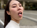 M男が街中で女性に声をかけてキスさせてもらう しおり
