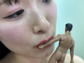とろあまタレ目女子が唾液たっぷり舐めまわしM男人形
