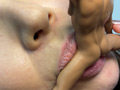 れなちゃんがM男人形を唾液たっぷり舐めまわす