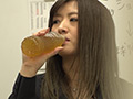 プライドが高い人妻に利尿剤を飲ませたらお漏らし！