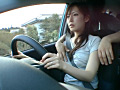 本当は駄目な運転する人妻の乳もみ