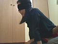 アナルに指を入れてウンコを漏らす姿を○制撮影