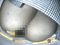 故障したトイレで排便する様子と焦っている様子を○撮