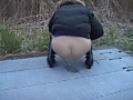 野外放尿してる女を隠し撮りした後、マ○コをさわる！DX