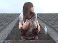 野外放尿する女たち