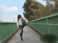 突然スカートめくりでパンティ激撮！