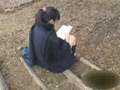 突然スカートめくりでパンティ激撮！