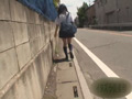 突然スカートめくりでパンティ激撮！