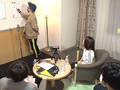 お笑いの舞台でネタを披露するSEX合宿