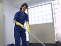 痴女清掃員のゴム手袋手コキマゾ射精WASH！2