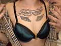 初撮り TATTOO美少女の今彼はあの有名総合格闘家 YOU