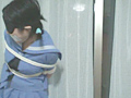 被虐のセーラー少女