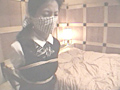 女学生の胸に麻縄