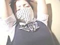女学生の胸に麻縄