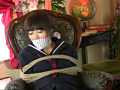 秘密の部屋の少女