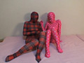ゼンシンタイツレズ！！ 素人娘とゴールドゼンタイSEX