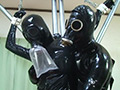 ラバーガール鉄パイプ拘束＆超呼吸制御