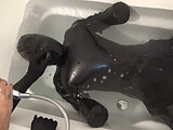 ラバー人犬浴槽○禁責めで危機一髪！！！