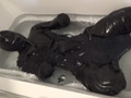 ラバー人犬浴槽○禁責めで危機一髪！！！