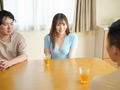 兄に種付けをお願いしたら妻が潮を吹きまくった 末広純