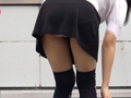ニーハイ女子が綿パン尻をグイグイ押し付けてくる！