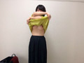 服をまくったら「ぶるんっ」って飛び出るおっぱい