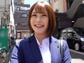 エロボディーで誘惑する美人生保レディ 希代あみ