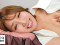 隣で添い寝しながら囁きオナニーをする女の顔