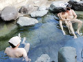 息子の同級生のちびっこと恥ずかし露出温泉旅行