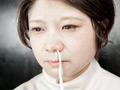 美鼻美女の多量粘度鼻水