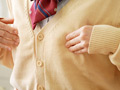 敏感な乳首をこねくり回され大量失禁 皆月ひかる