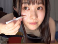 メイク動画で前屈み乳首チラする女の子たち